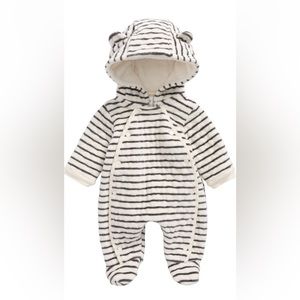 Hooded bunting lined with fleece. Size 6 months in like-new condition!